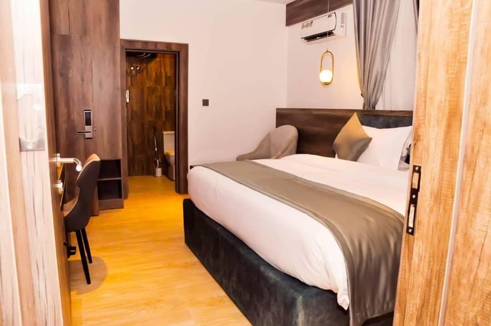 Family Double Room | In-room safe, desk, laptop workspace, blackout drapes