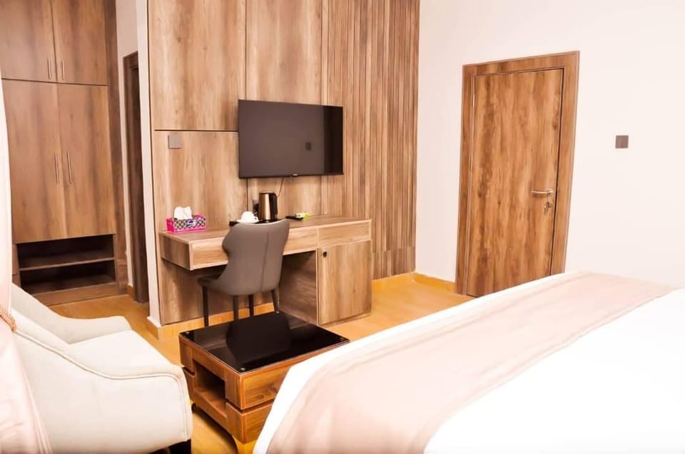 Superior Double Room Single Use | In-room safe, desk, laptop workspace, blackout drapes