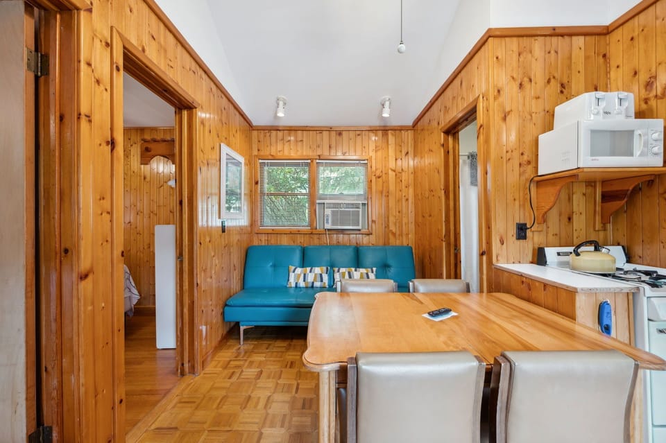 Classic Cottage, 2 Bedrooms, Kitchen | Interior
