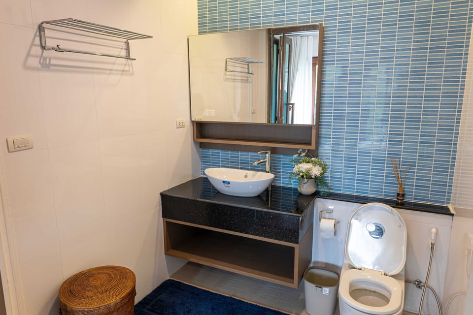 Grand Villa | Bathroom | Shower, bidet, towels, soap