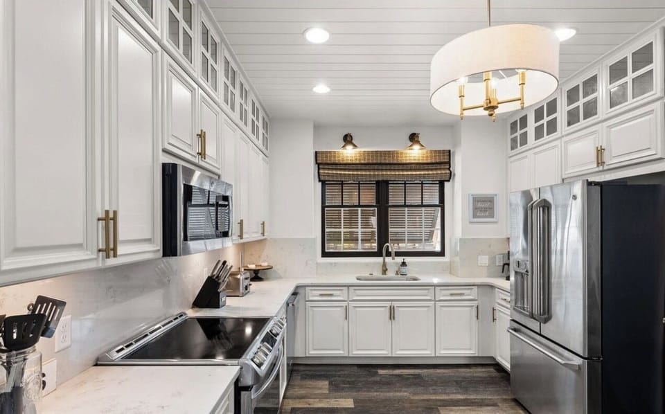 Kitchen with all appliances included.