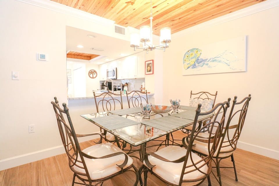 St. Augustine Beach Rentals Dining Room