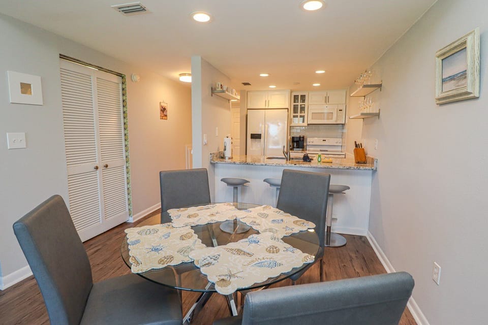 St. Augustine Beach Rentals Dining Room