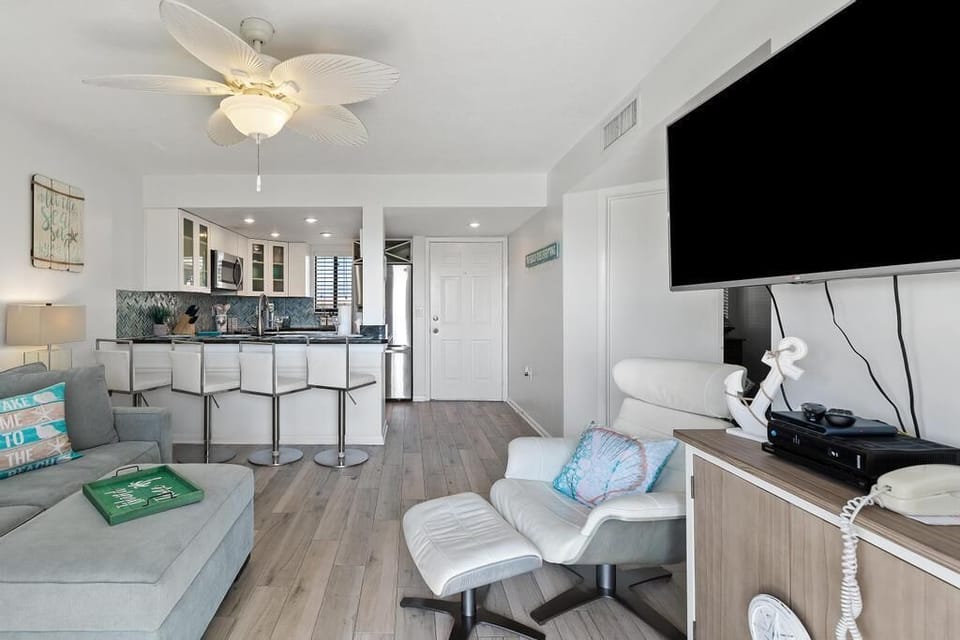 St. Augustine Beach Rentals Living Room (81KB)