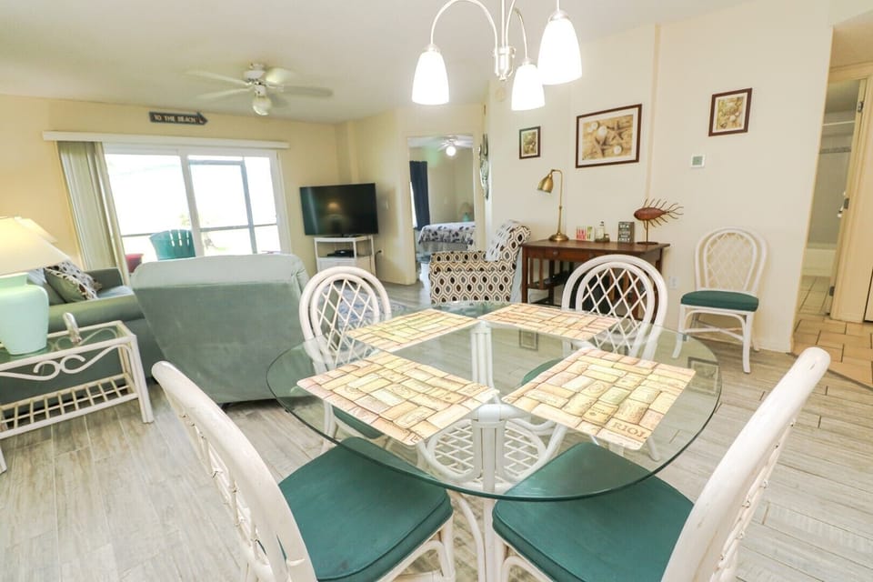 St. Augustine Beach Rentals Dining Room