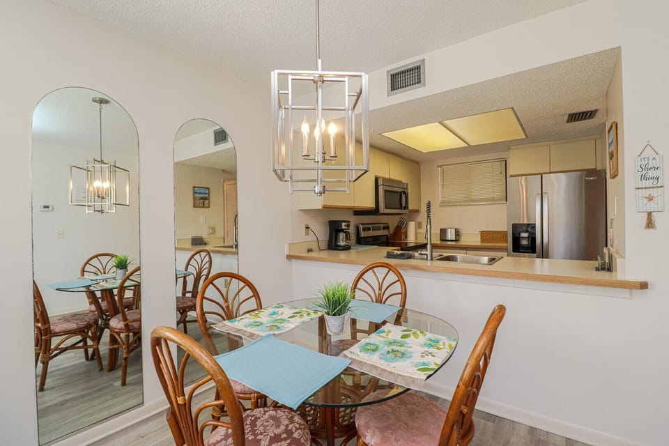 St. Augustine Beach Rentals Dining Room