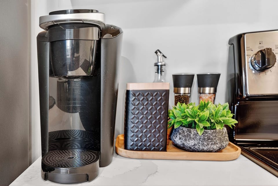 Comfort Condo, Mountain View | Coffee and/or coffee maker