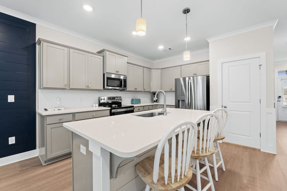 Fully stocked kitchen with an island and breakfast bar