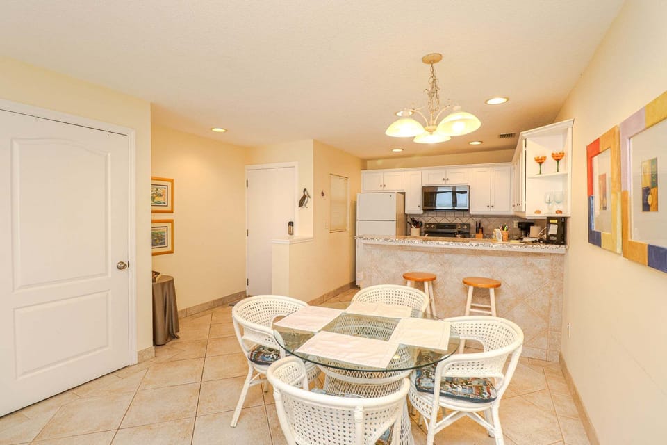 St. Augustine Beach Rentals Dining Room