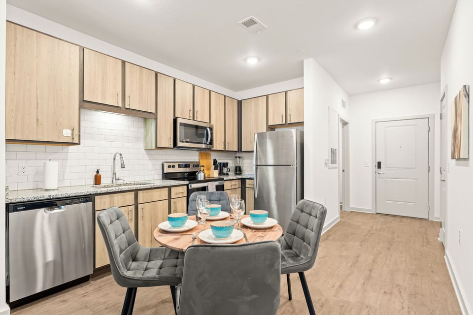 Apartment, 1 King Bed with Sofa bed, Non Smoking, Kitchen | Private kitchen | Fridge, microwave, oven, stovetop