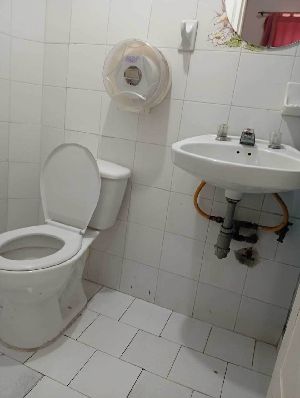 Family Room | Bathroom | Shower, towels, soap, toilet paper