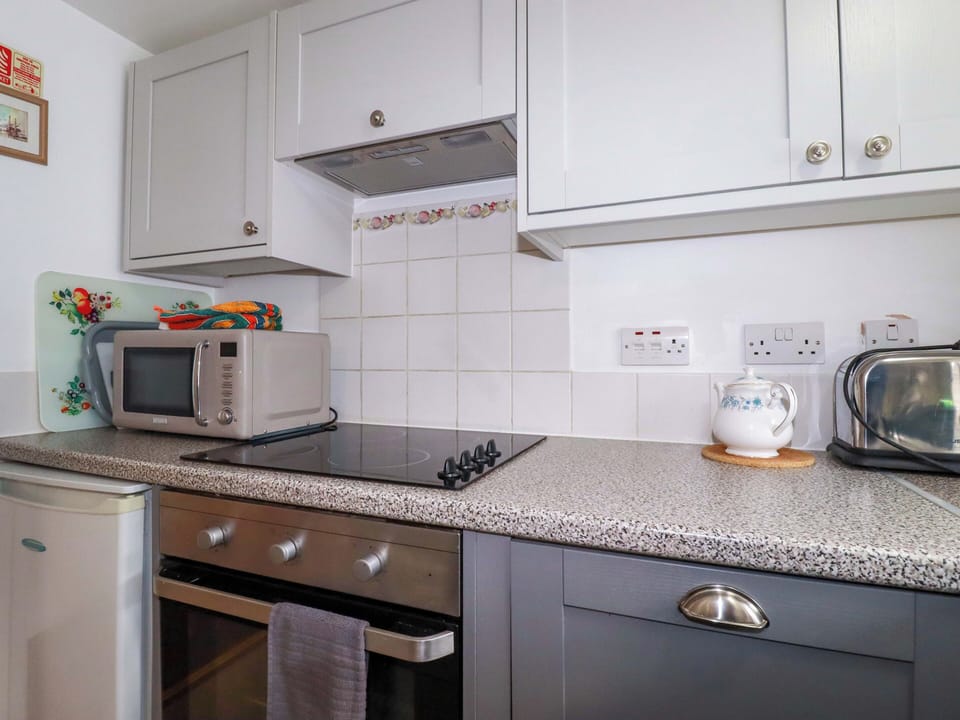 Dishwasher, cookware/dishes/utensils