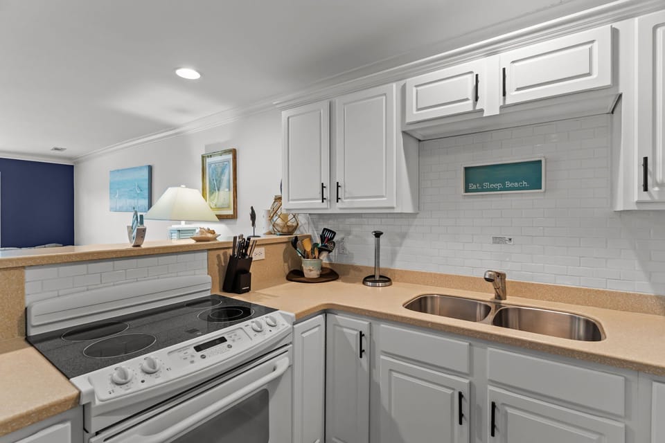 Fully Equipped Kitchen w/ Appliances, Cooking Utensils, Oven, Microwave, Stove, Sink, and Much More