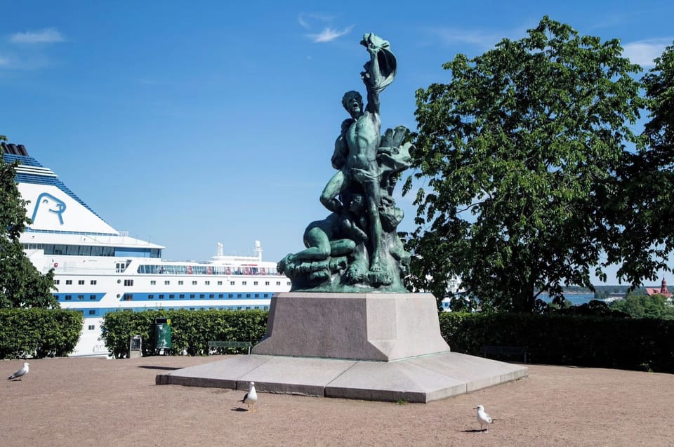 Park, view hill, and ferry terminal near the apartment.