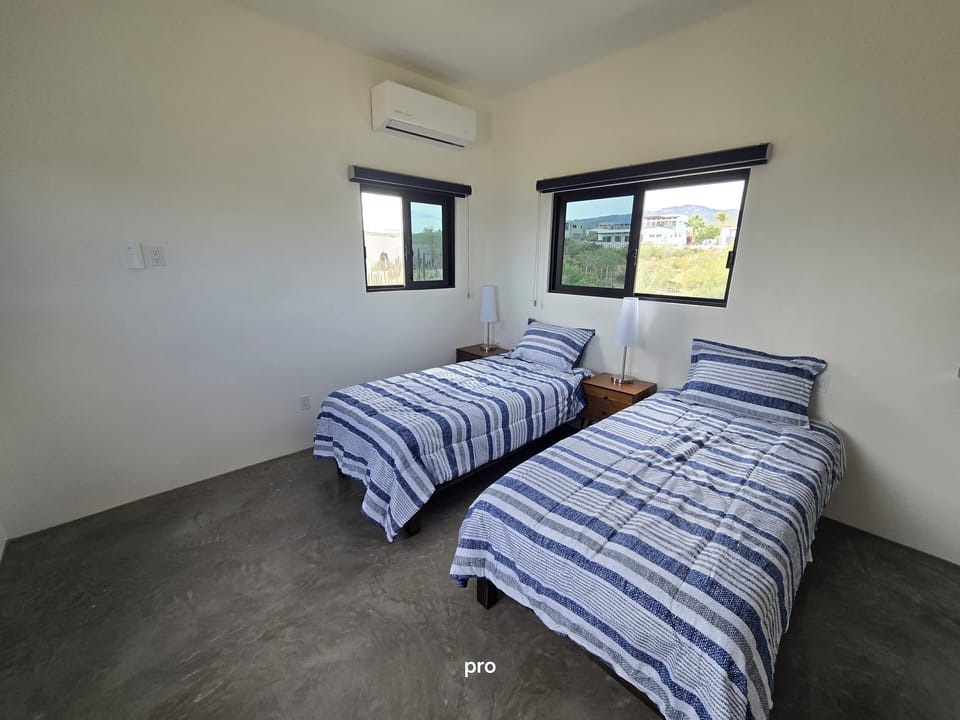 2nd bedroom with twin bed set up. 