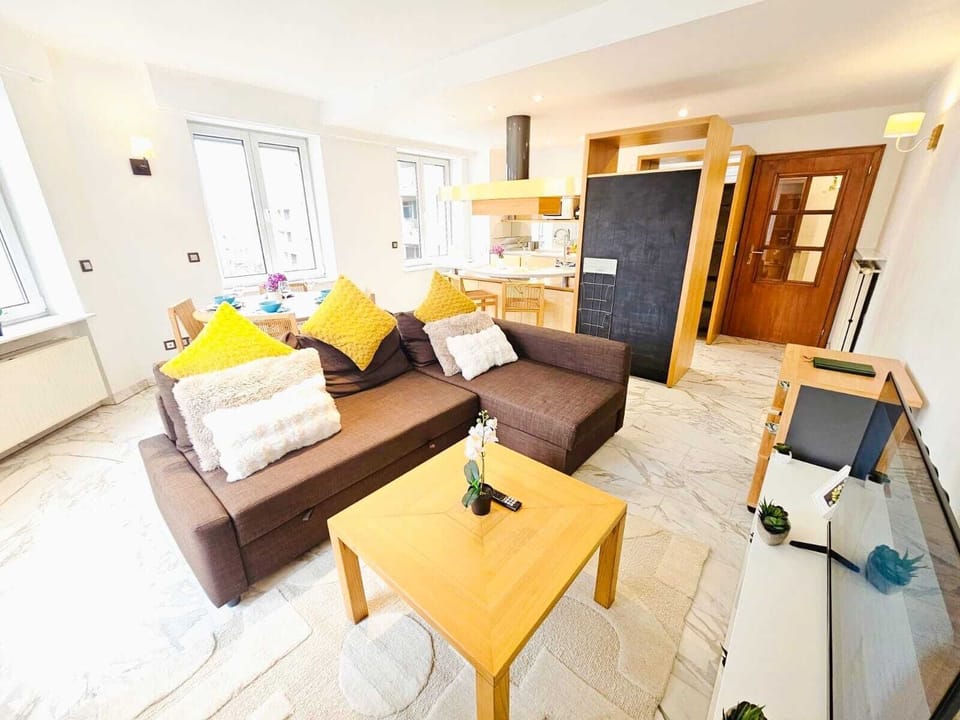 Apartment | Living area | Flat-screen TV