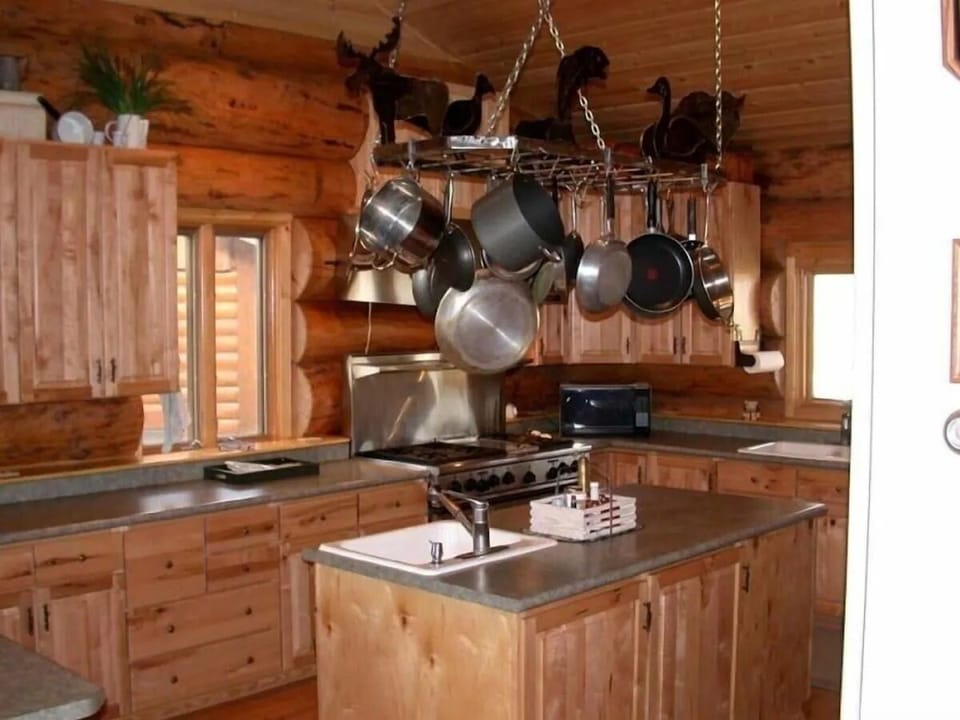 Deluxe Cabin, Lake View | Private kitchen | Toaster, highchair