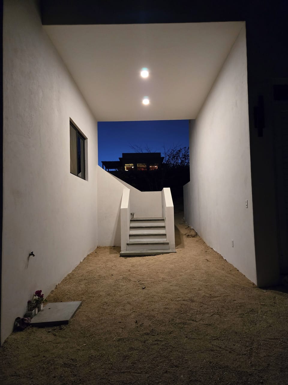 Upstairs Ceilo entryway.