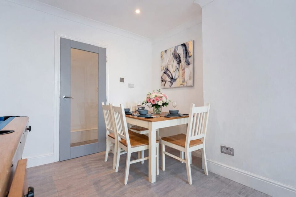 Dining area with seating for up to 4 guests