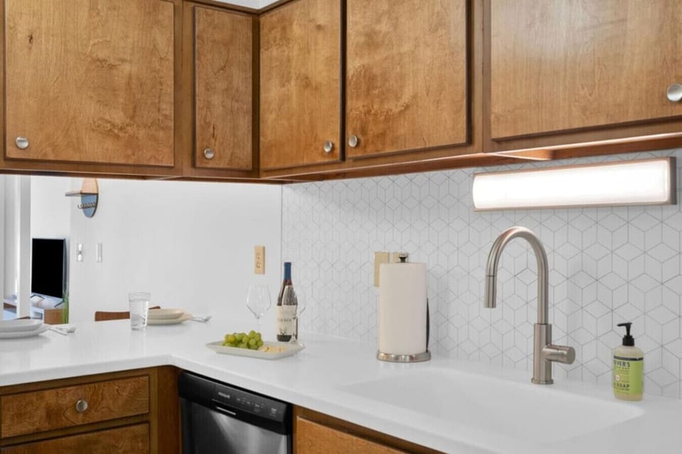 Full kitchen