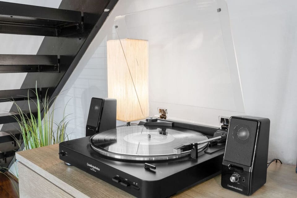 Operational record player