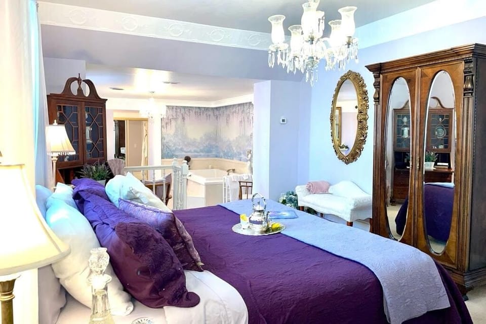 The Lavender Luxury King Suite | Bathroom | Combined shower/tub, jetted tub, free toiletries, hair dryer