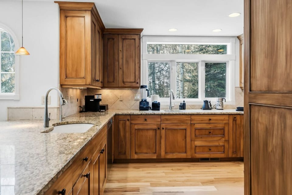 Full equipped kitchen with high end appliances