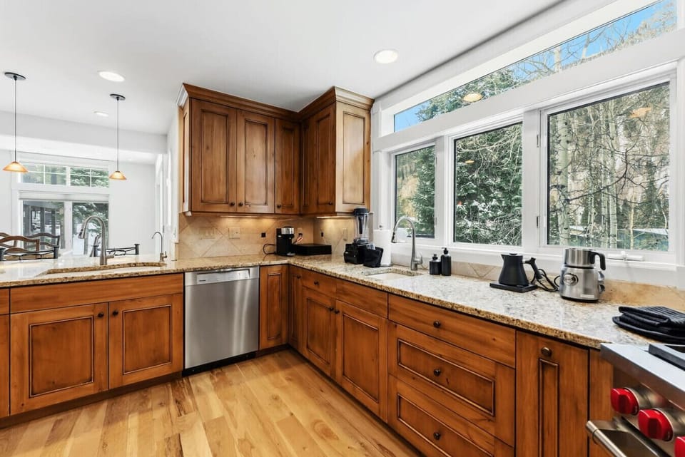 Full equipped kitchen with high end appliances