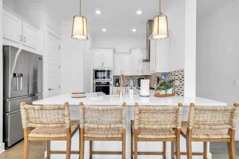 Enjoy the fully stocked gourmet kitchen!