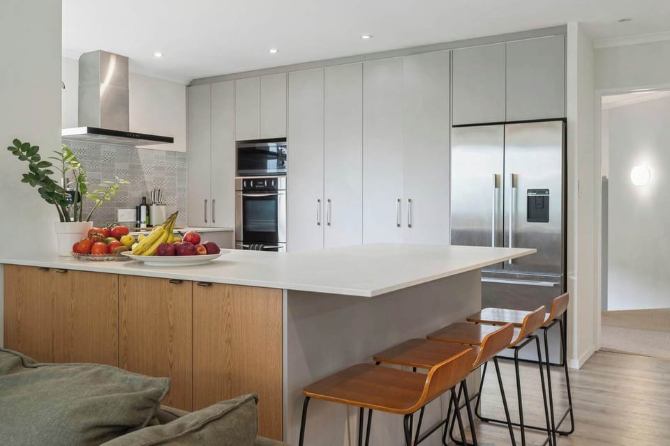 Kitchen island and bar seating

