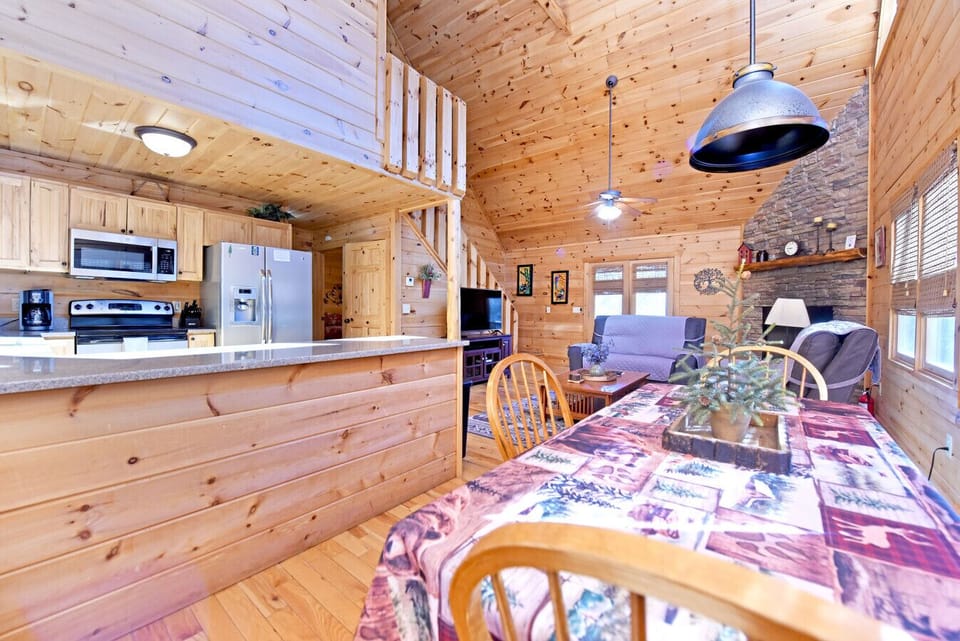 3 bedroom cabin rental with game room