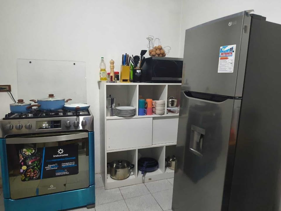 Full-size fridge, microwave, stovetop, dishwasher