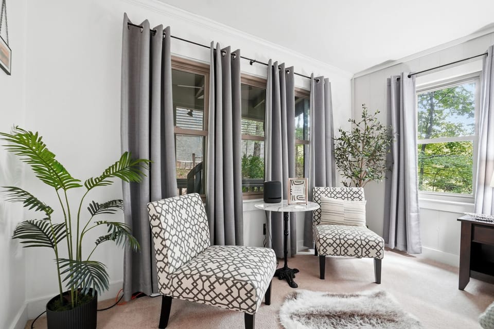 Master bedroom sitting area