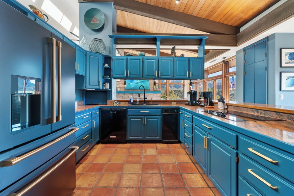 The heart of the Palisades Villa is the large well stocked chef's kitchen