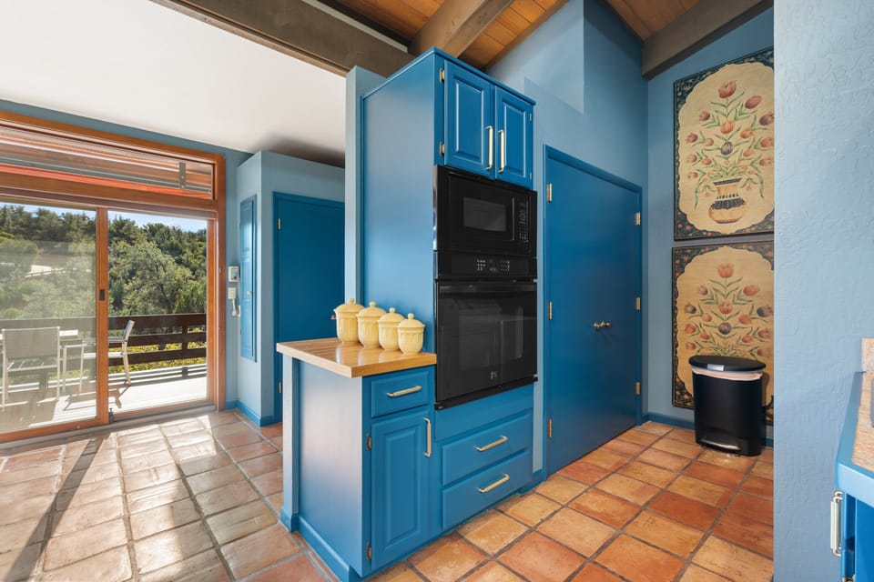 Kitchen oven and pantry
