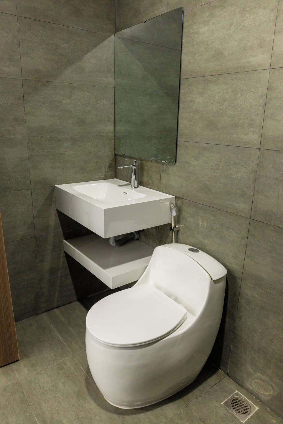 Deluxe Double Room, Balcony, City View | Bathroom | Shower, slippers, bidet, towels