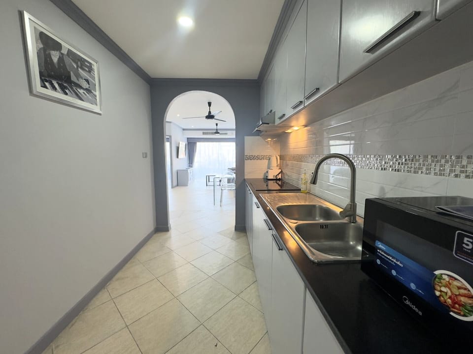 Apartment, 2 Bedrooms, Smoking, Balcony | Interior