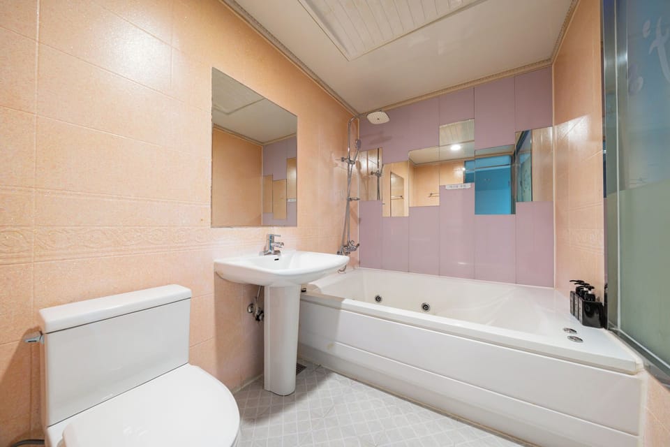 High-Spec 2PC 3060 | Bathroom | Shower, hair dryer, slippers, towels