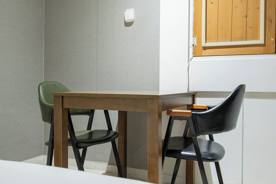 High-Spec 2PC 3060 | Desk, WiFi (free), bed sheets