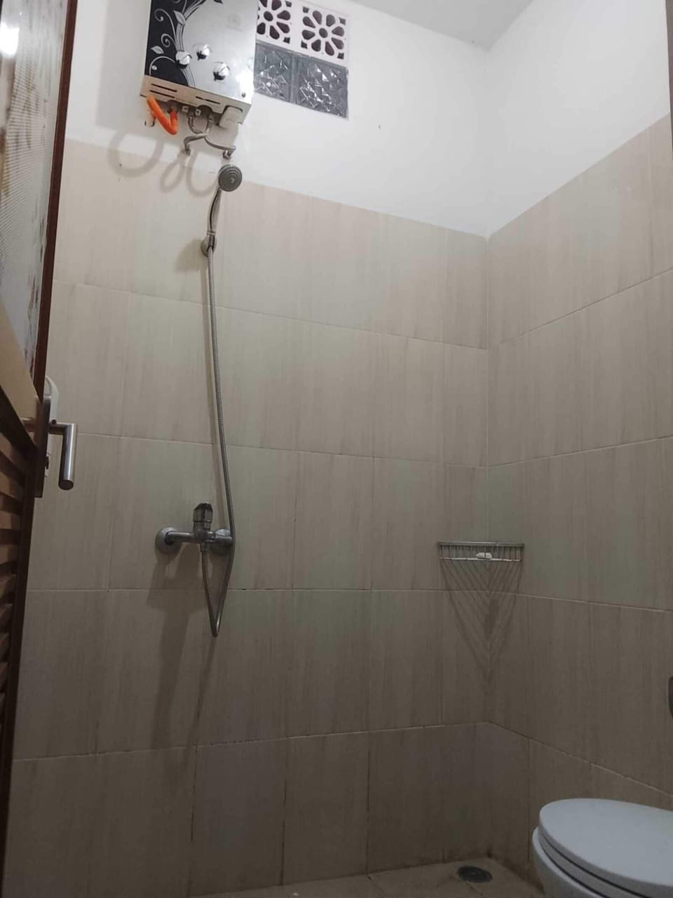 Basic Room | Bathroom