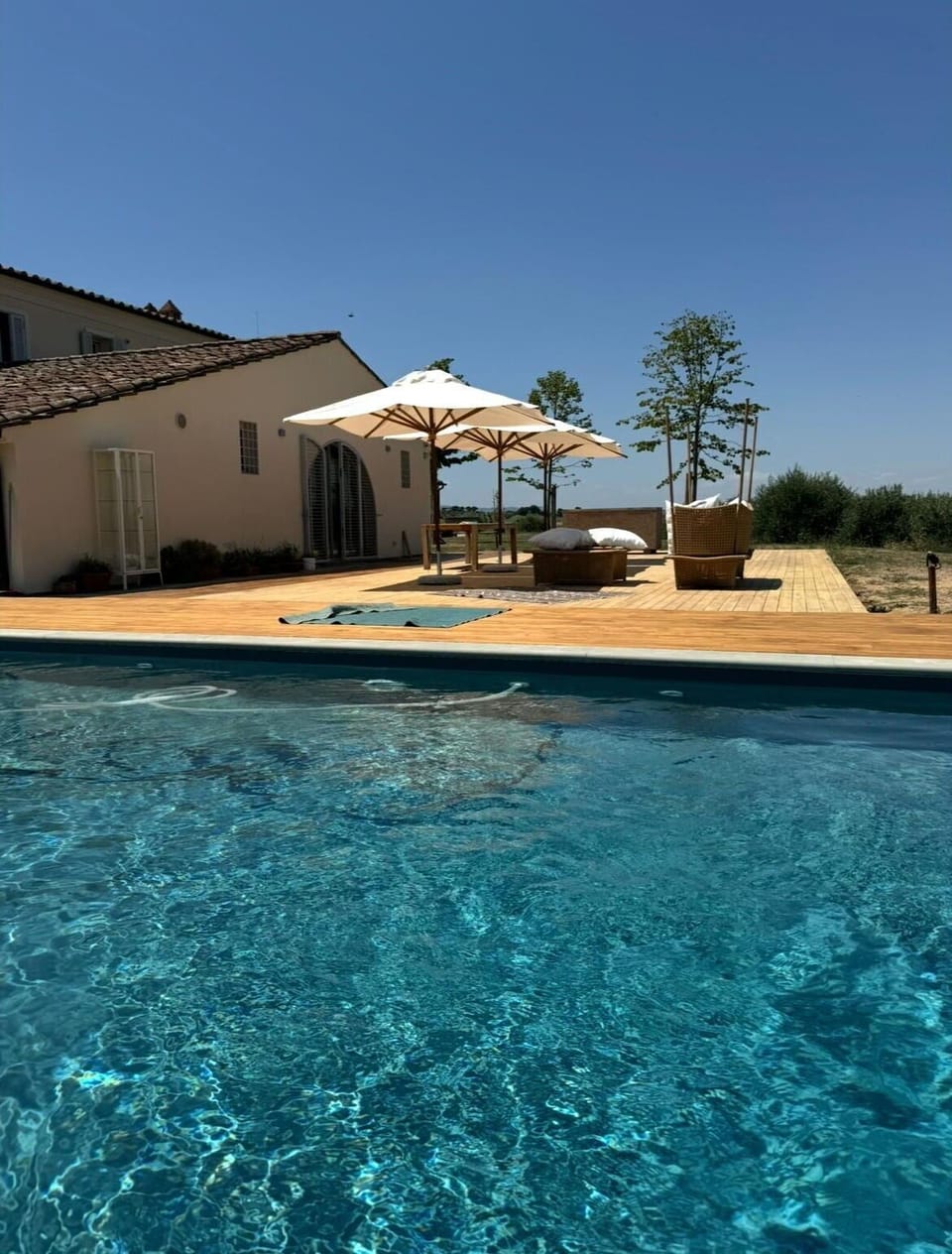 Building Exterior, Pool