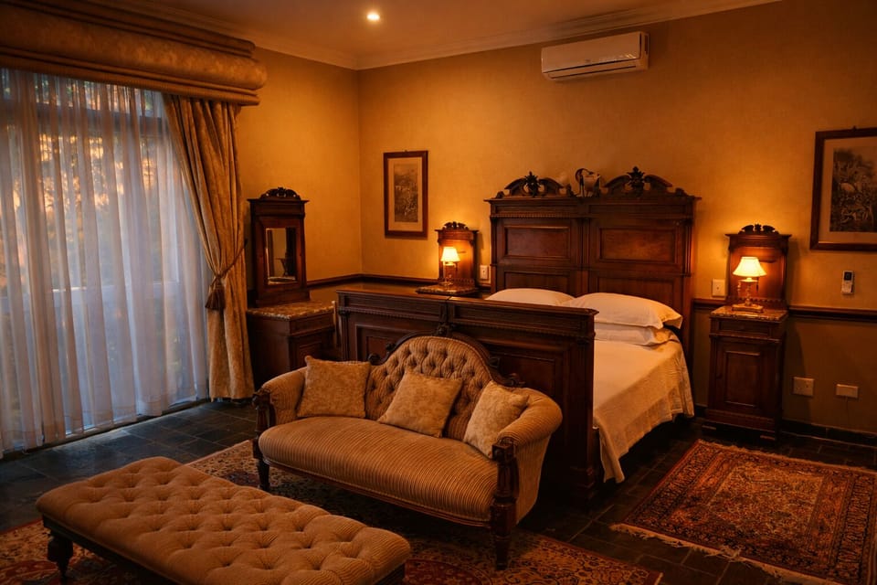 The Hunt Master's | Desk, laptop workspace, free WiFi