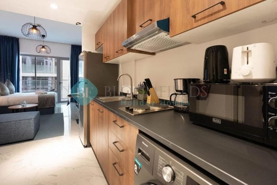 Apartment, Balcony | Private kitchen | Electric kettle, toaster