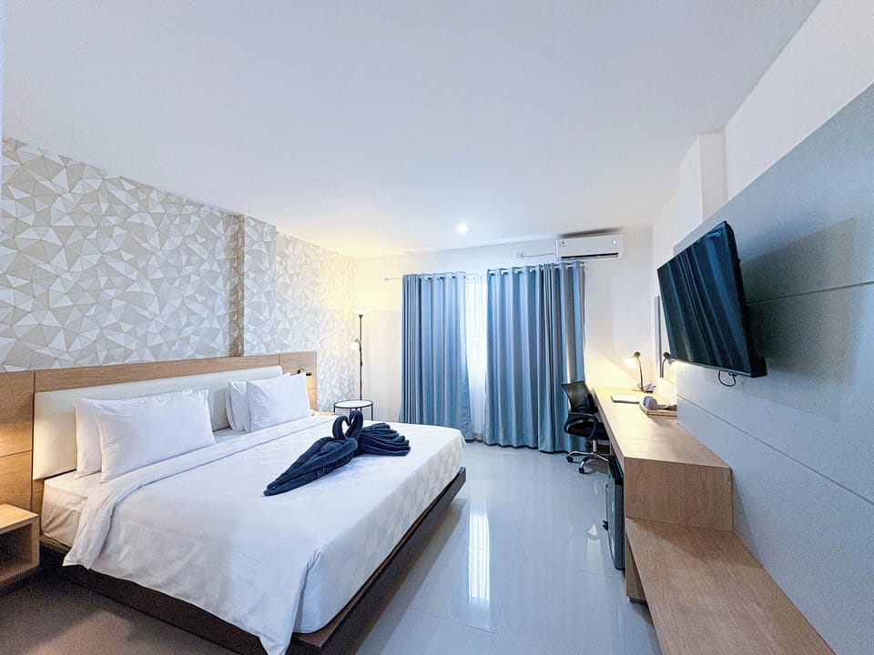 Executive Double Room | Desk, laptop workspace, WiFi (free)