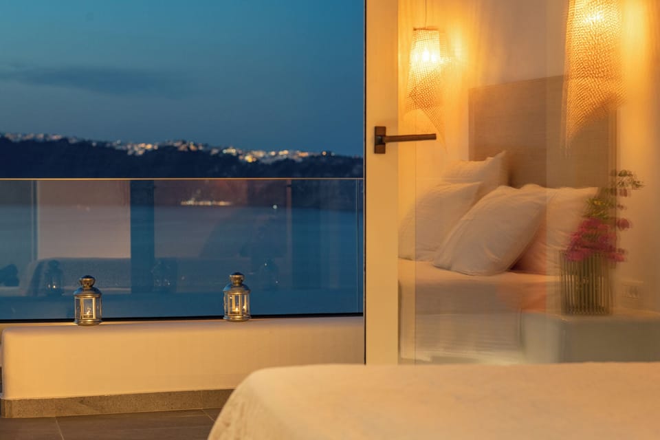 Junior Suite with Caldera View | Free cribs/infant beds, free WiFi, bed sheets