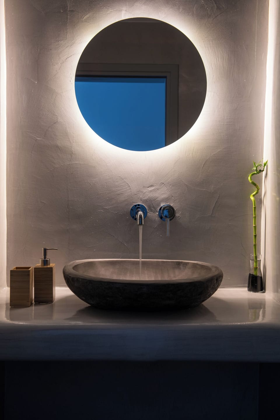 Junior Suite with Caldera View | Bathroom | Shower, hair dryer, towels, soap