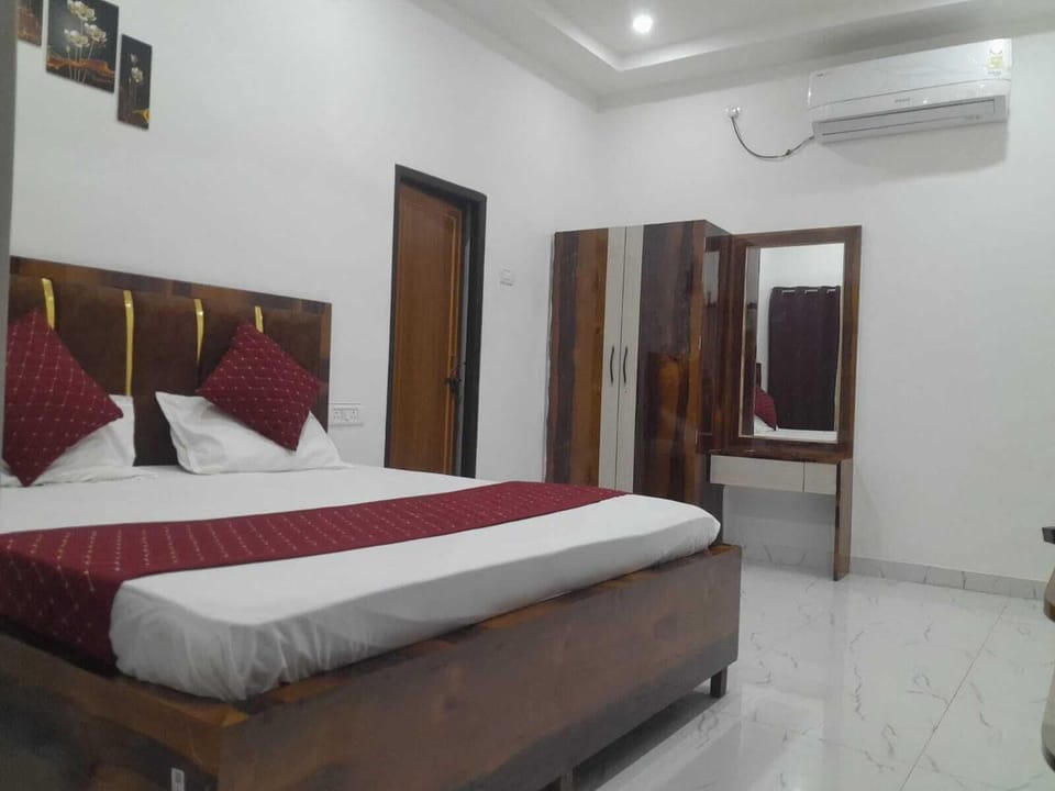 Standard Room | Desk, free WiFi, bed sheets