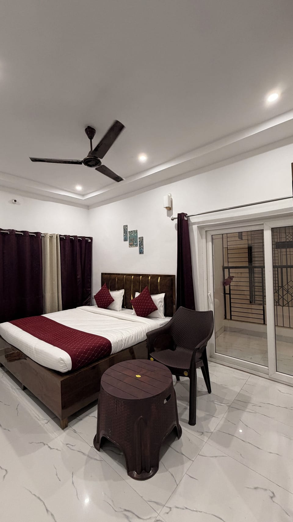 Luxury Room | Desk, WiFi (free), bed sheets