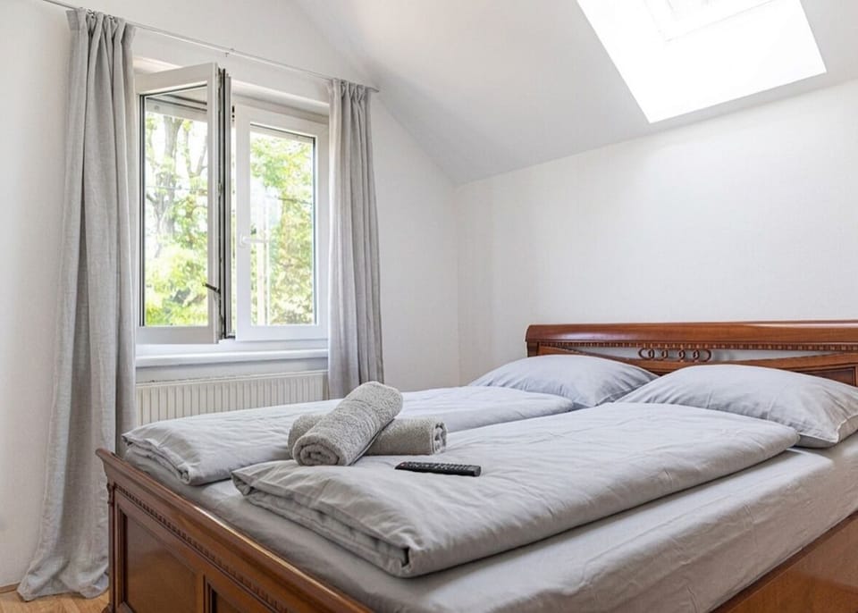 Luxury Garden Villa for 16 Guests | Laptop workspace, iron/ironing board (on request), WiFi (free)