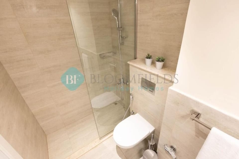 Apartment, Balcony | Bathroom